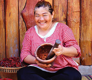 thailändische Curry Paste in der traditionellen Herstellung